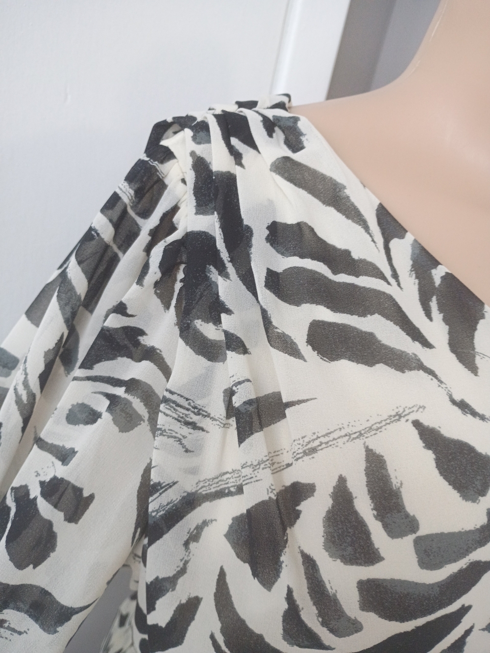 Alexis One-Shoulder Black and White Leaf-Print Ruffled Maxi - Picture 7 of 9